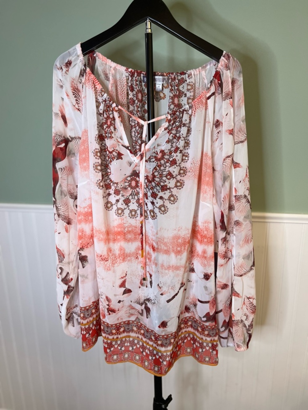 NWT- Jennifer Lopez White Tunic with Coral and Brown Floral Border size 2X